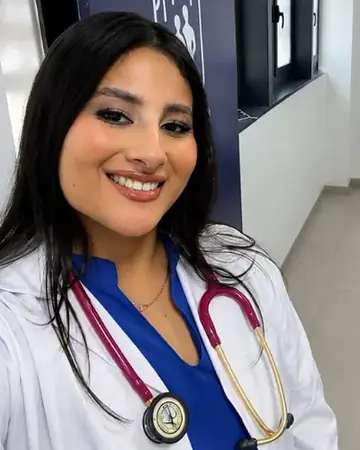 Dra. Nagely Loor, alumna de ESP Posgrado Médico Brasil (Ecuador)